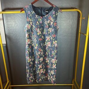 Blue Floral‎ Sheath Dress with Sleeveless Design for Casual Occasions